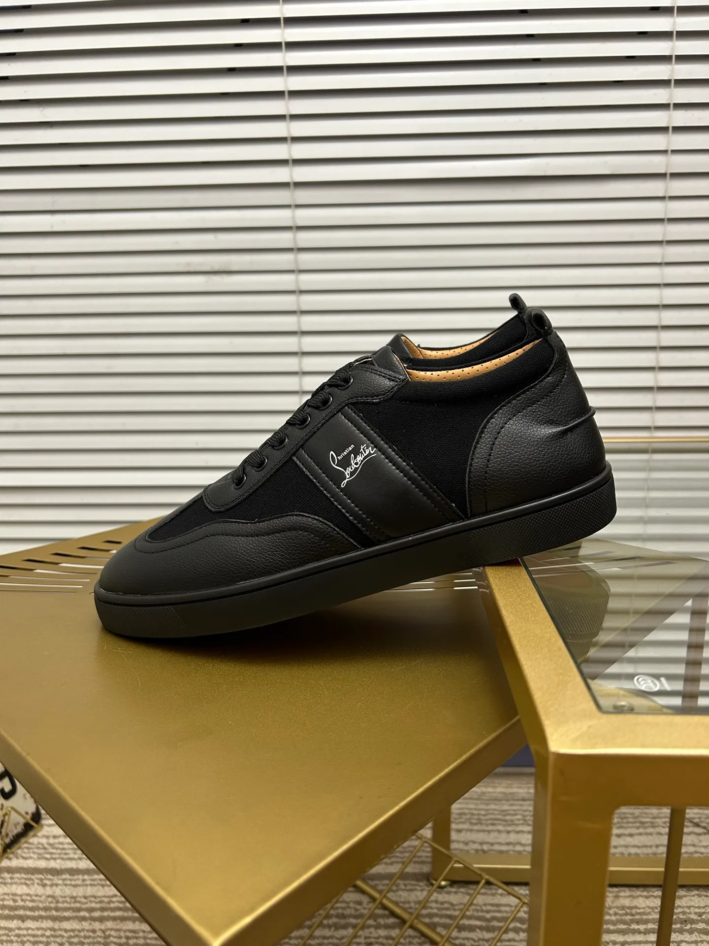 (Customized model) Ex-factory price is 520. christian louboutin (CL red sole shoes) counter series, casual sneakers for couples 📢 📢 📢 Exclusive hot style release 🎈🎈💪 Movable latex feet 👻 Finished outsole line [Proud] 😝Female 35-40# Male 38#-46, global supply😝 [Top version]: Original imported genuine leather upper, top original leather lining, original molded TPU outsole, original 1:1 detail processing, original shoe last,